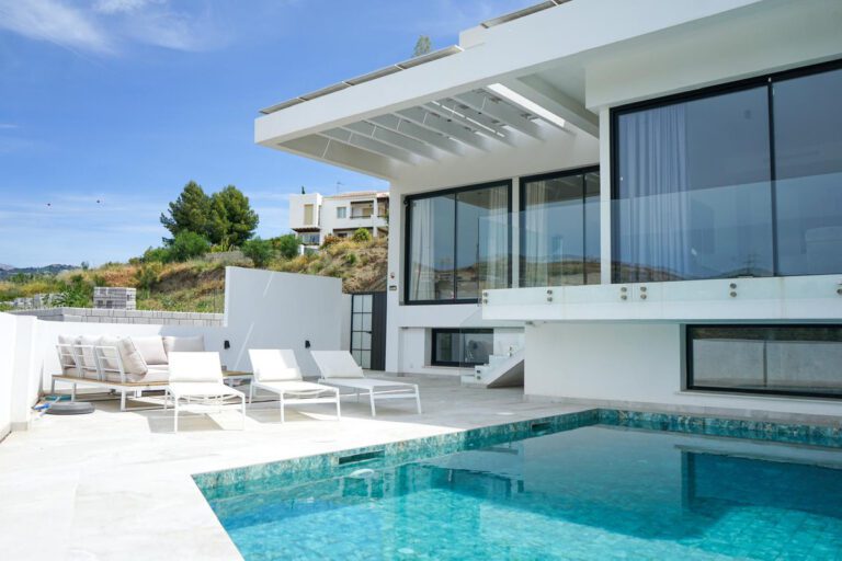 Modern 5 Bedroom Villa For Sale in La Alqueria Benahavis