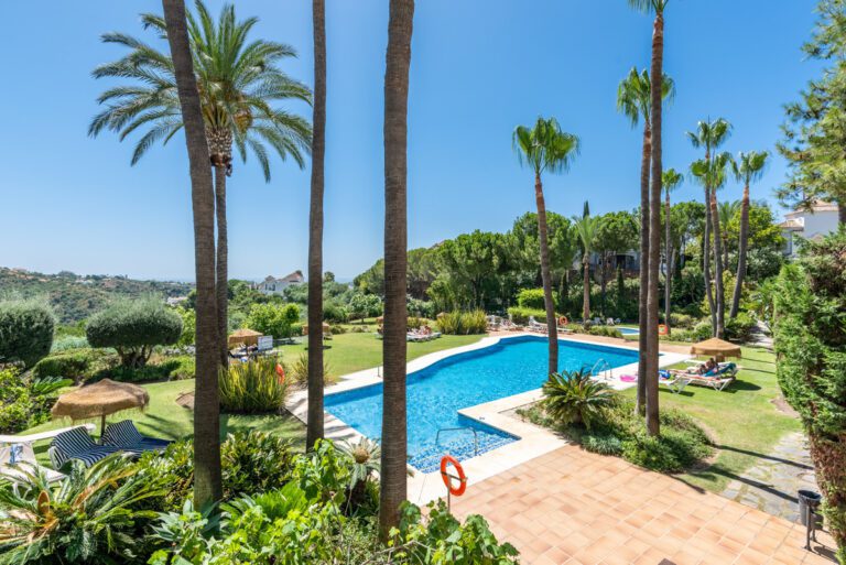 Beautiful 2 Bedroom Apartment For Sale in La Quinta Benahavis
