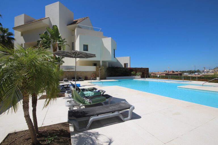 Stylish 2 Bedroom Apartment For Sale in Los Flamingos Benahavis