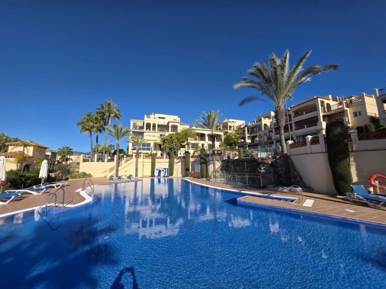 Luxury 2 Bedroom Apartment For Sale in Atalaya Estepona