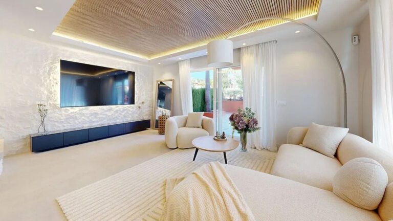 Renovated 3 Bedroom Semi-Detached House For Sale in Atalaya Estepona