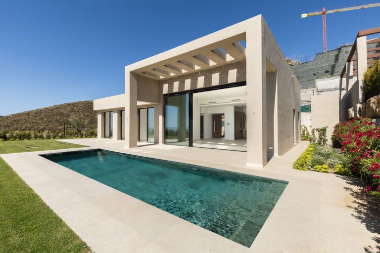 Luxury 3 Bedroom Villa For Sale in La Alqueria Benahavis