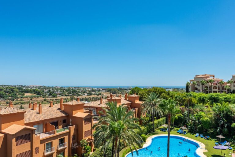 Luxury 3 Bedroom Penthouse For Sale in Atalaya Estepona