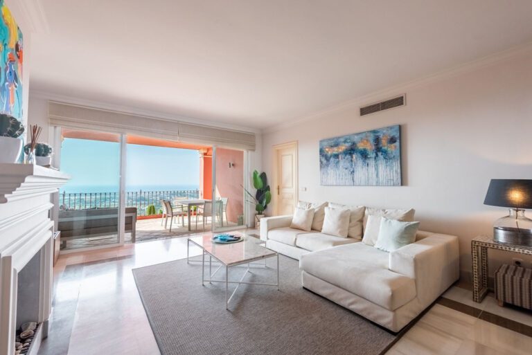 Sea-View 2 Bedroom Apartment For Sale in Monte Halcones Benahavis