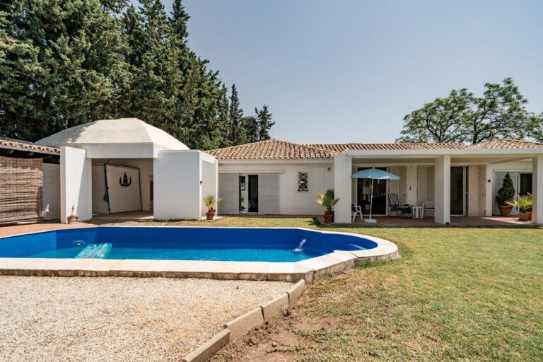Renovation Villa For Sale in Fuente del Espanto Benahavis