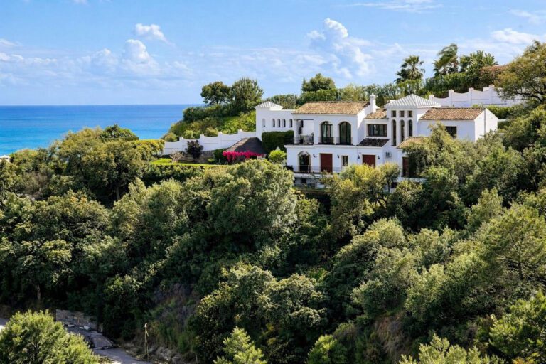 Luxury 4 Bedroom Villa For Sale in Monte Mayor Benahavis