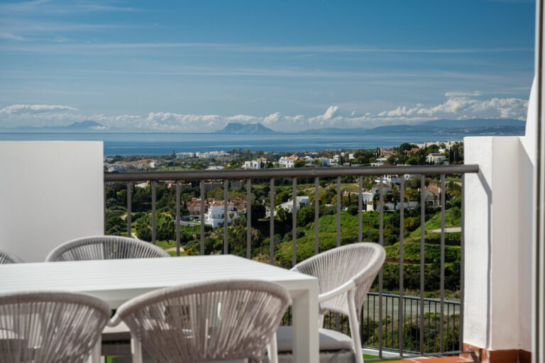 Luxury 2 Bedroom Penthouse For Sale in El Paraiso Alto Benahavis