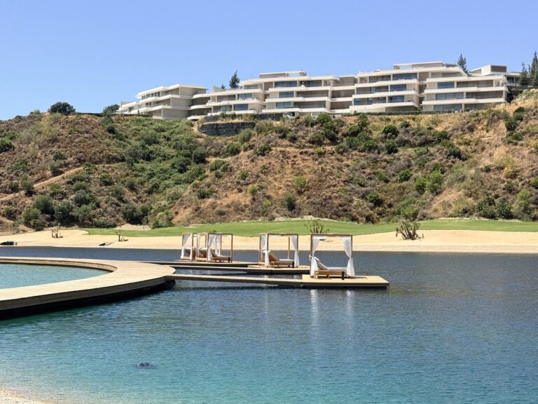 Luxury 3 Bedroom Penthouse For Sale in Real de La Quinta Benahavis