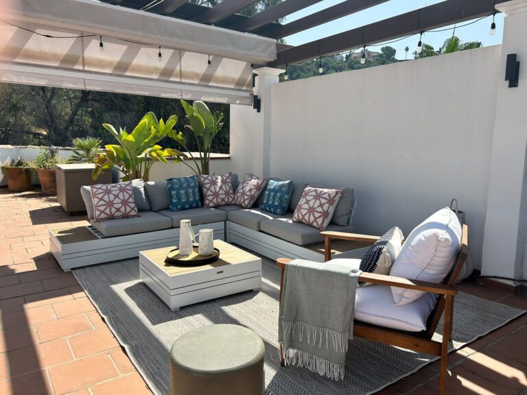 Updated 2 Bedroom Penthouse For Sale in Los Arqueros Benahavis