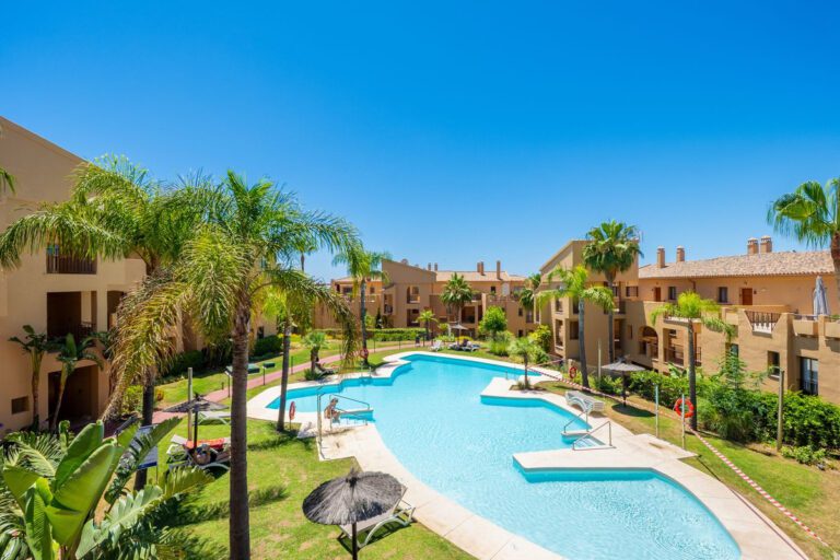 Renovated 2 Bedroom Apartment For Sale in La Alqueria Benahavis