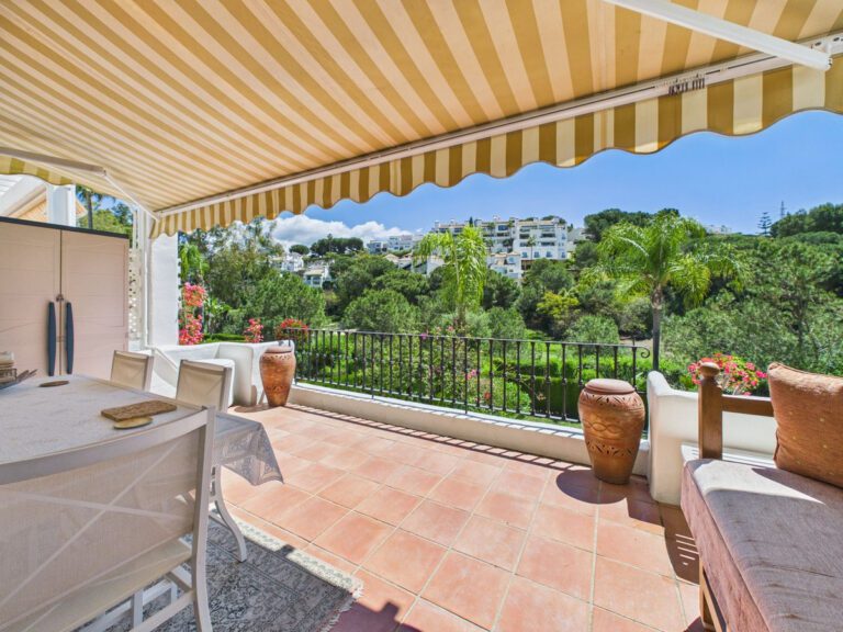 Prime 3 Bedroom Penthouse Duplex For Sale in La Quinta Benahavis