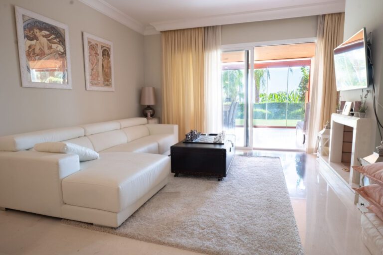 Elegant 2 Bedroom Apartment For Sale in Los Flamingos Benahavis