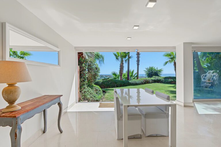 Bright 3 Bedroom Ground Floor Apartment For Sale in Los Flamingos Benahavis