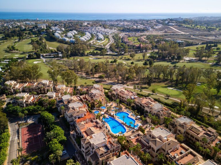 Elegant 2 Bedroom Apartment For Sale in Atalaya Estepona