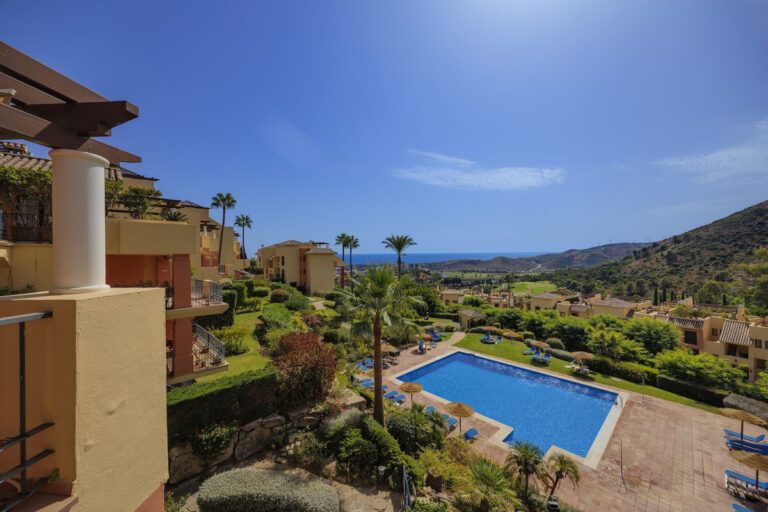 Spacious 3 Bedroom Penthouse For Sale in Los Arqueros Benahavis