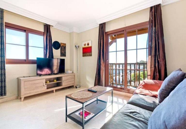 Panoramic 2 Bedroom Apartment For Sale in La Alqueria Benahavis