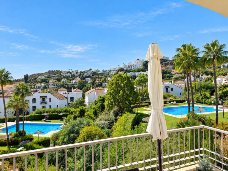 Beautiful 3 Bedroom Apartment For Sale in Los Arqueros Benahavis