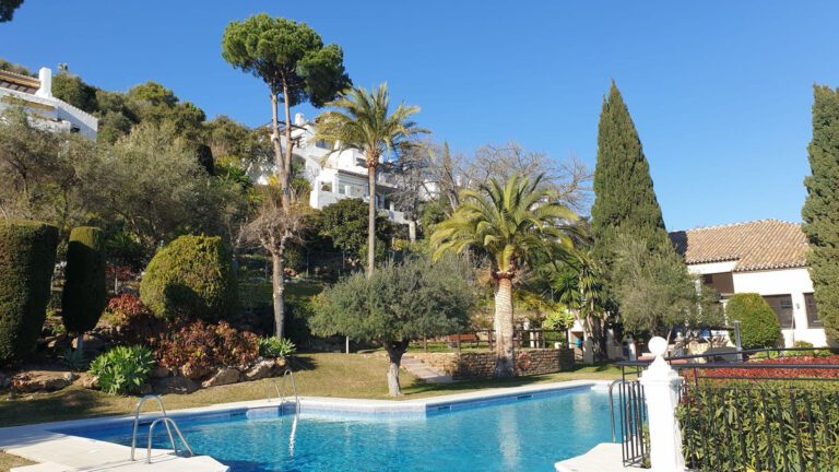Spacious 4 Bedroom Apartment For Sale in Los Almendros Benahavis