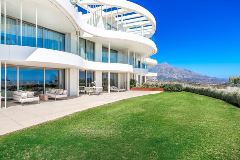 Luxury 2 Bedroom Apartment For Sale in Alborada Benahavis