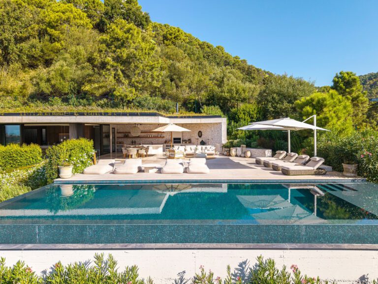 Luxury 4 Bedroom Villa For Sale in Monte Mayor Benahavis