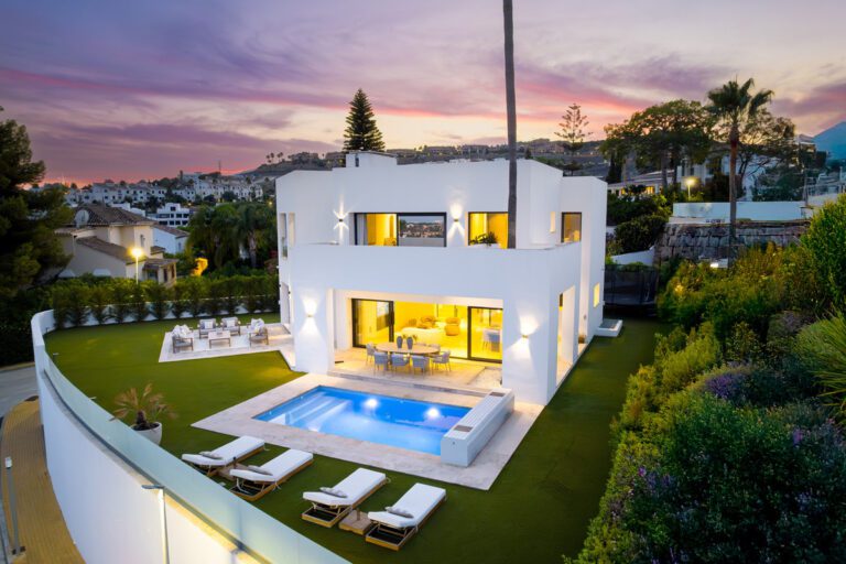 Superb 5 Bedroom Villa For Sale in La Alqueria Benahavis