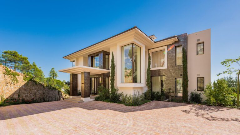 9 Bed Villa For Sale in La Reserva del Alcuzcuz Benahavis