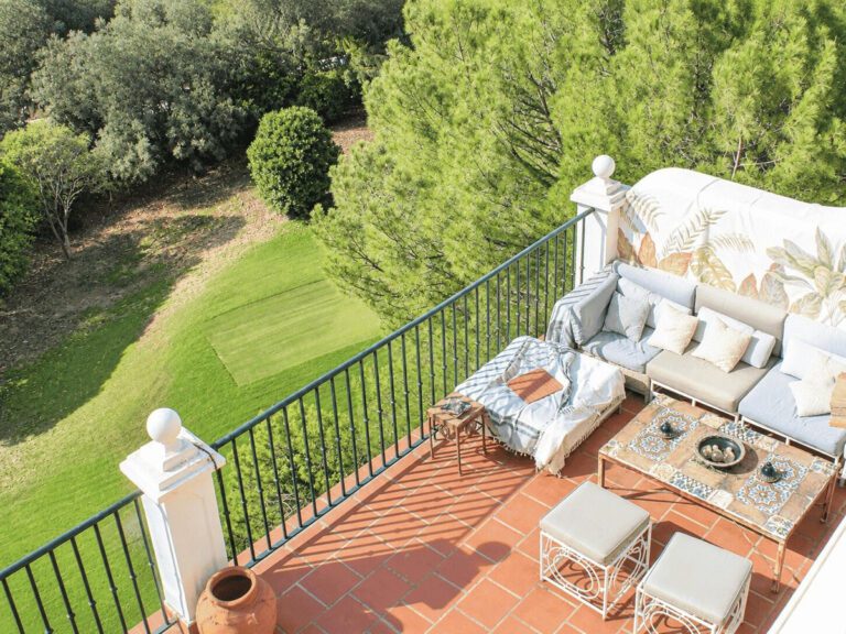 Spacious 4 Bedroom Townhouse For Sale in La Quinta Benahavis