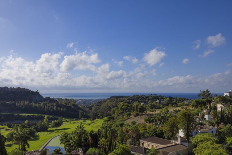 Exclusive 6 Bedroom Villa For Sale in Los Arqueros Benahavis