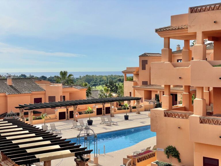 Modern 3 Bedroom Penthouse For Sale in El Paraiso Alto Benahavis
