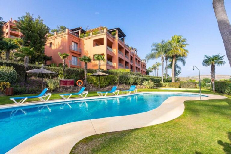 Renovated 3 Bedroom Apartment For Sale in Los Flamingos Benahavis