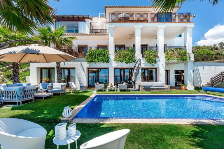 Luxury 5 Bedroom Villa For Sale in Benahavis Village