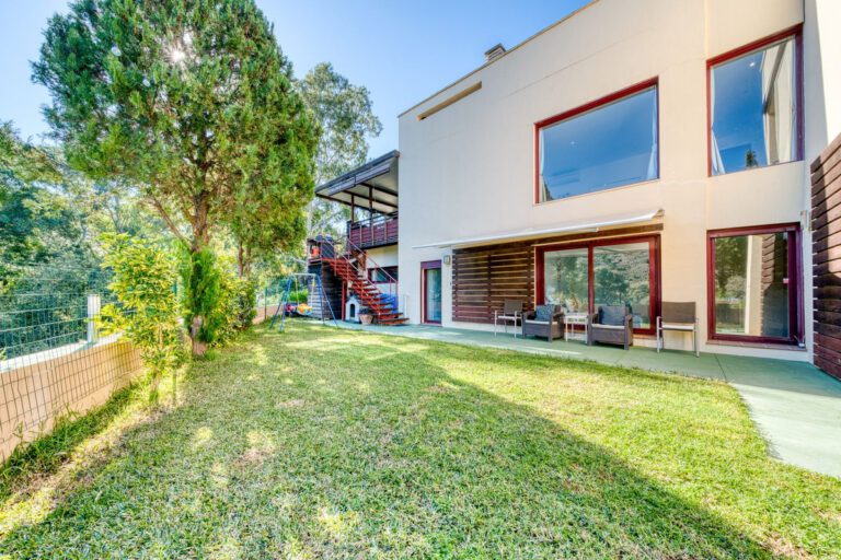 Spacious 4 Bedroom Villa For Sale in Los Flamingos Benahavis