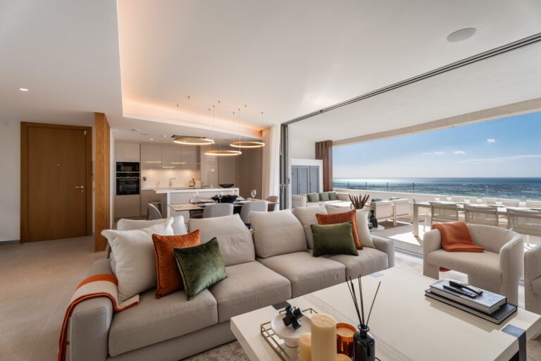 Luxury 3 Bedroom Apartment For Sale in Real de La Quinta Benahavis