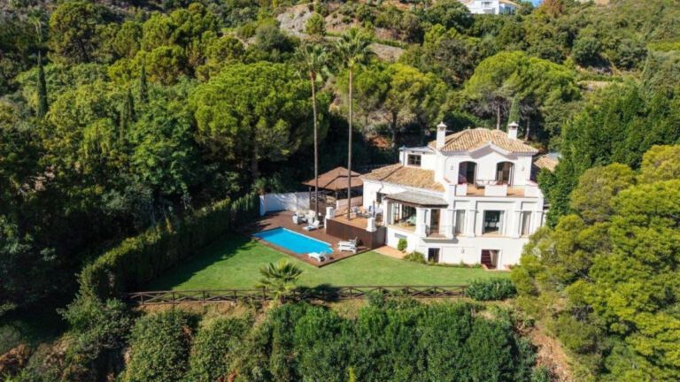 Luxury 5 Bedroom Villa For Sale in La Zagaleta Benahavis
