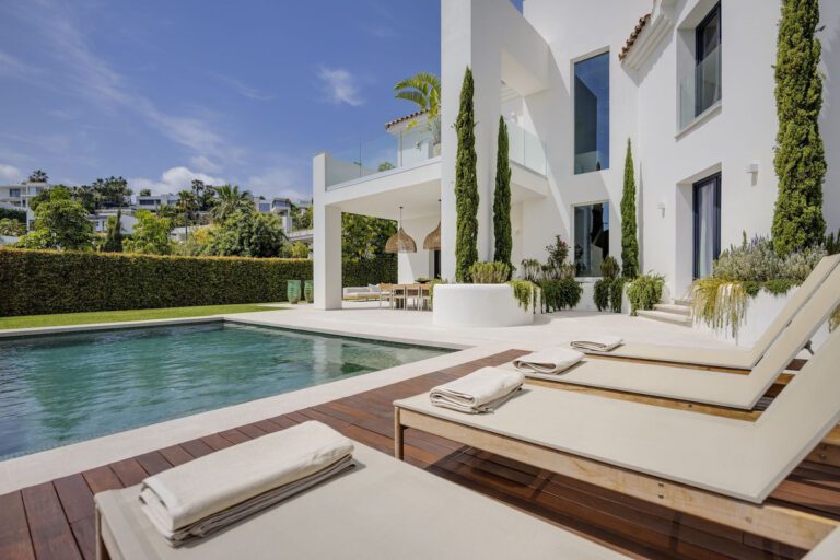 Modern 4 Bedroom Villa For Sale in Atalaya Estepona