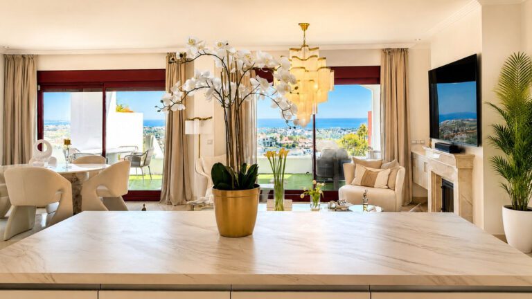 Spacious 4 Bedroom Semi-Detached House For Sale in La Alqueria Benahavis