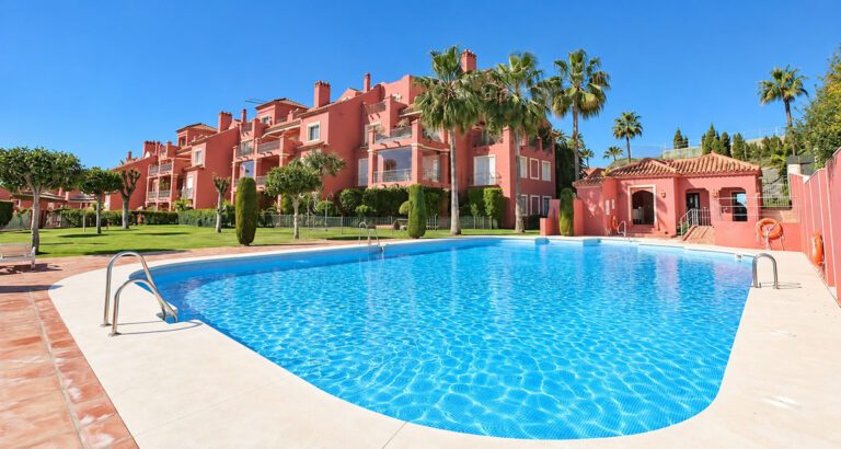Elegant 2 Bedroom Apartment For Sale in Monte Halcones Benahavis