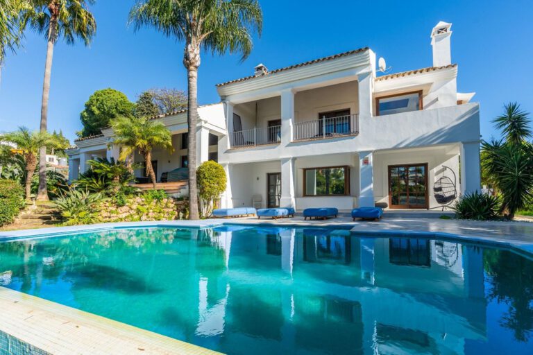 Prime 5 Bedroom Villa For Sale in El Paraiso Alto Benahavis