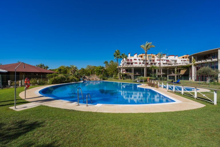 Bright 3 Bedroom Duplex For Sale in Los Flamingos Benahavis