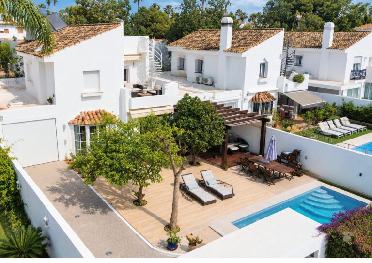 Spacious 5 Bedroom Villa For Sale in Atalaya Estepona