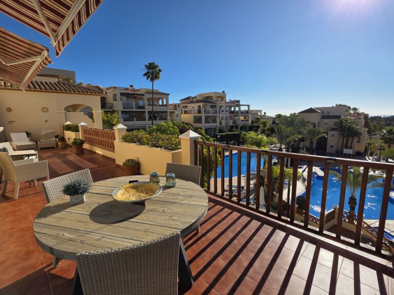 Luxury 2 Bedroom Apartment For Sale in Atalaya Estepona