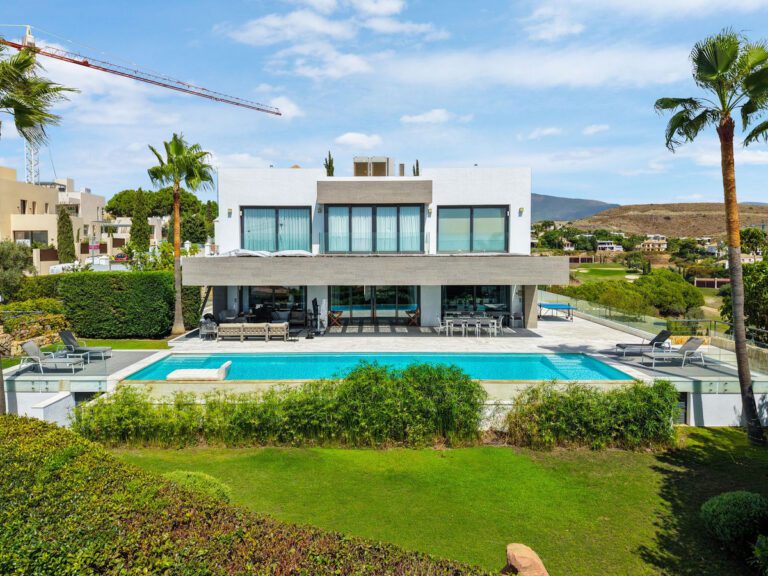 Grand 6 Bedroom Villa For Sale in Los Flamingos Benahavis
