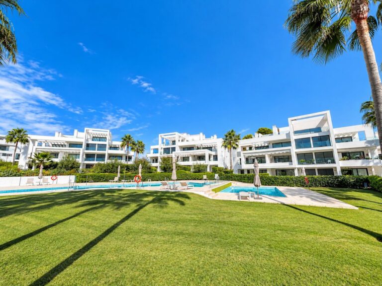 Luxury 3 Bedroom Penthouse For Sale in Atalaya Estepona