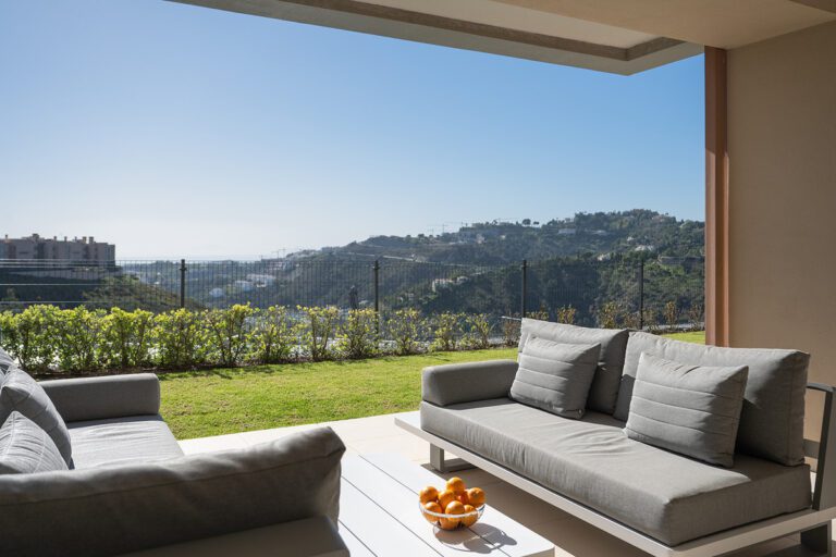 Fine 3 Bed Apartment For Sale in Real de La Quinta Benahavis