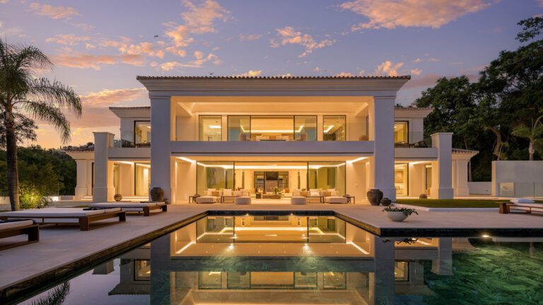 Luxury 7 Bed Villa For Sale in La Quinta Benahavis
