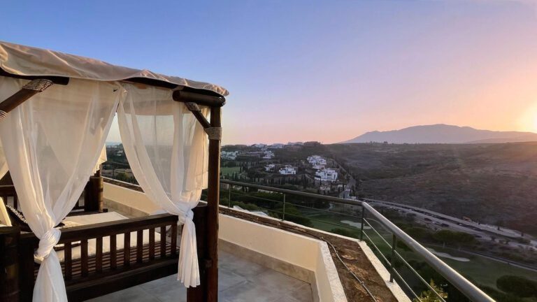 3 Bed Apartment For Sale in Los Flamingos Benahavis