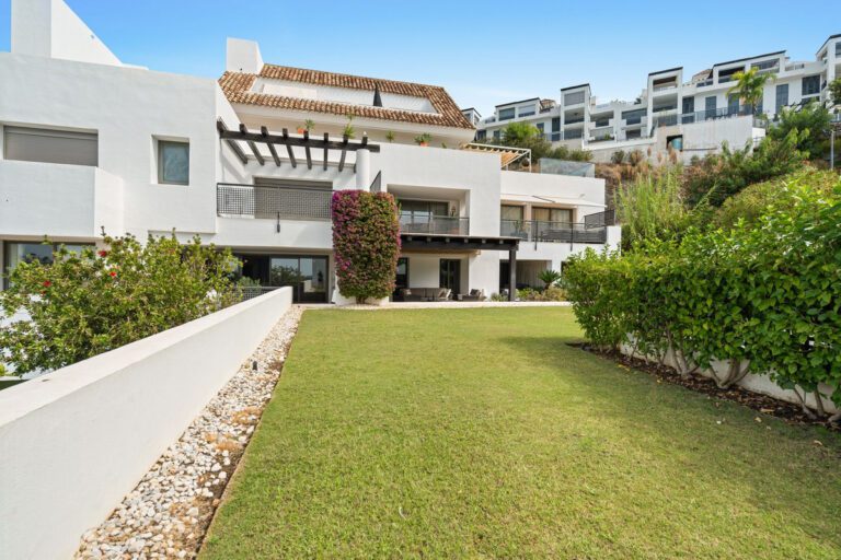 Spacious 3 Bedroom Apartment For Sale in Los Flamingos Benahavis
