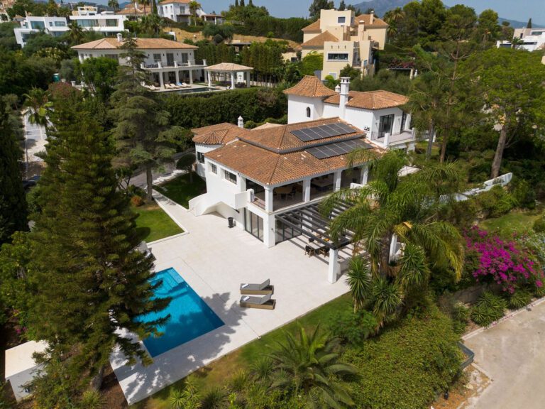 Luxury 5 Bedroom Villa For Sale in La Alqueria Benahavis