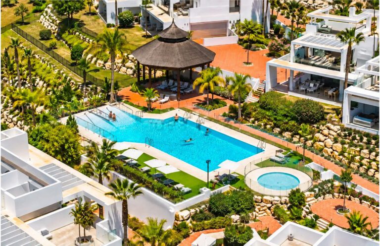 Superb 2 Bedroom Penthouse For Sale in La Alqueria Benahavis