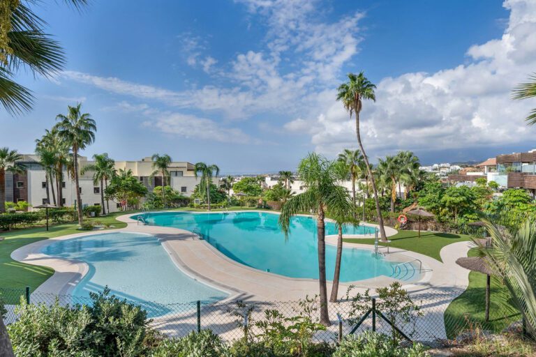 Luxury 2 Bed Apartment For Sale in Los Flamingos Benahavis